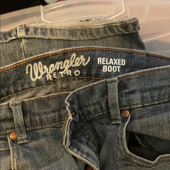 Wrangler Classic Blue Jeans with Embroidered Pockets - Picture 2 of 4